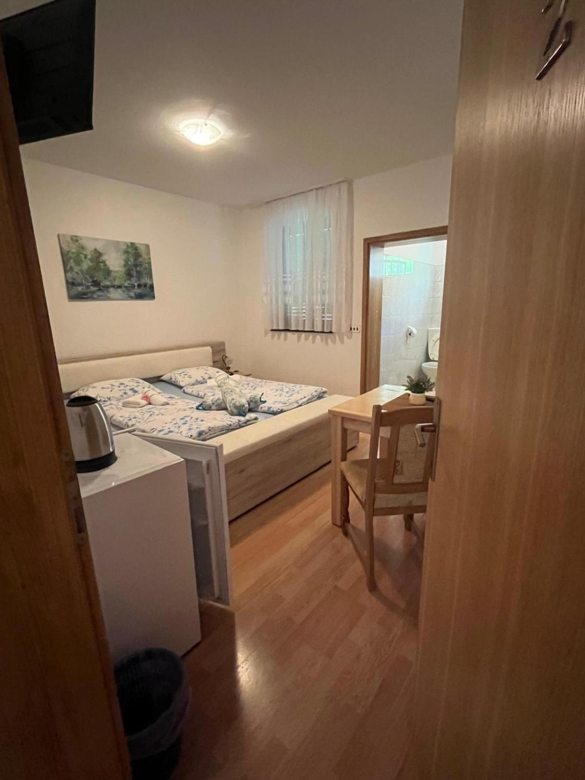 פוליאנאק Guest House Stefanija מראה חיצוני תמונה