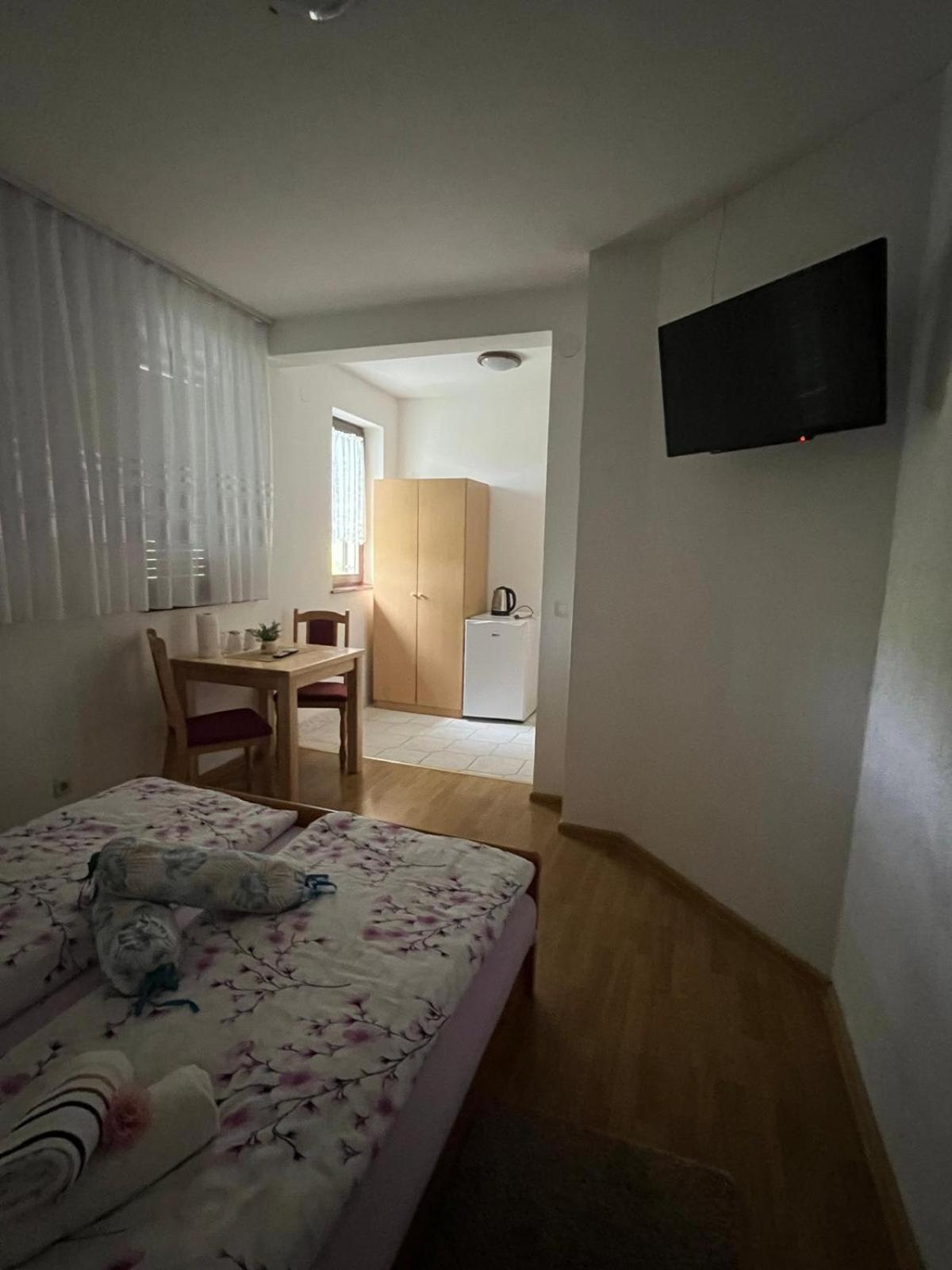 פוליאנאק Guest House Stefanija מראה חיצוני תמונה