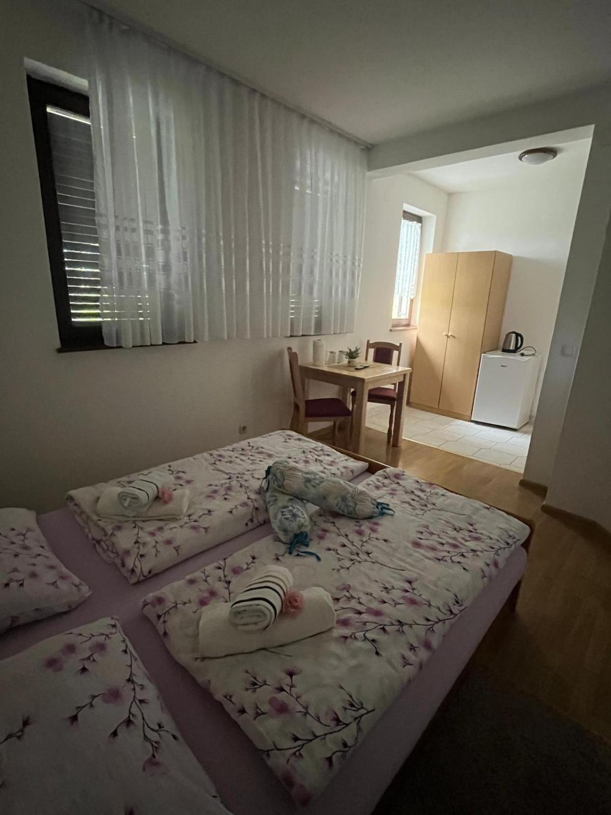 פוליאנאק Guest House Stefanija מראה חיצוני תמונה