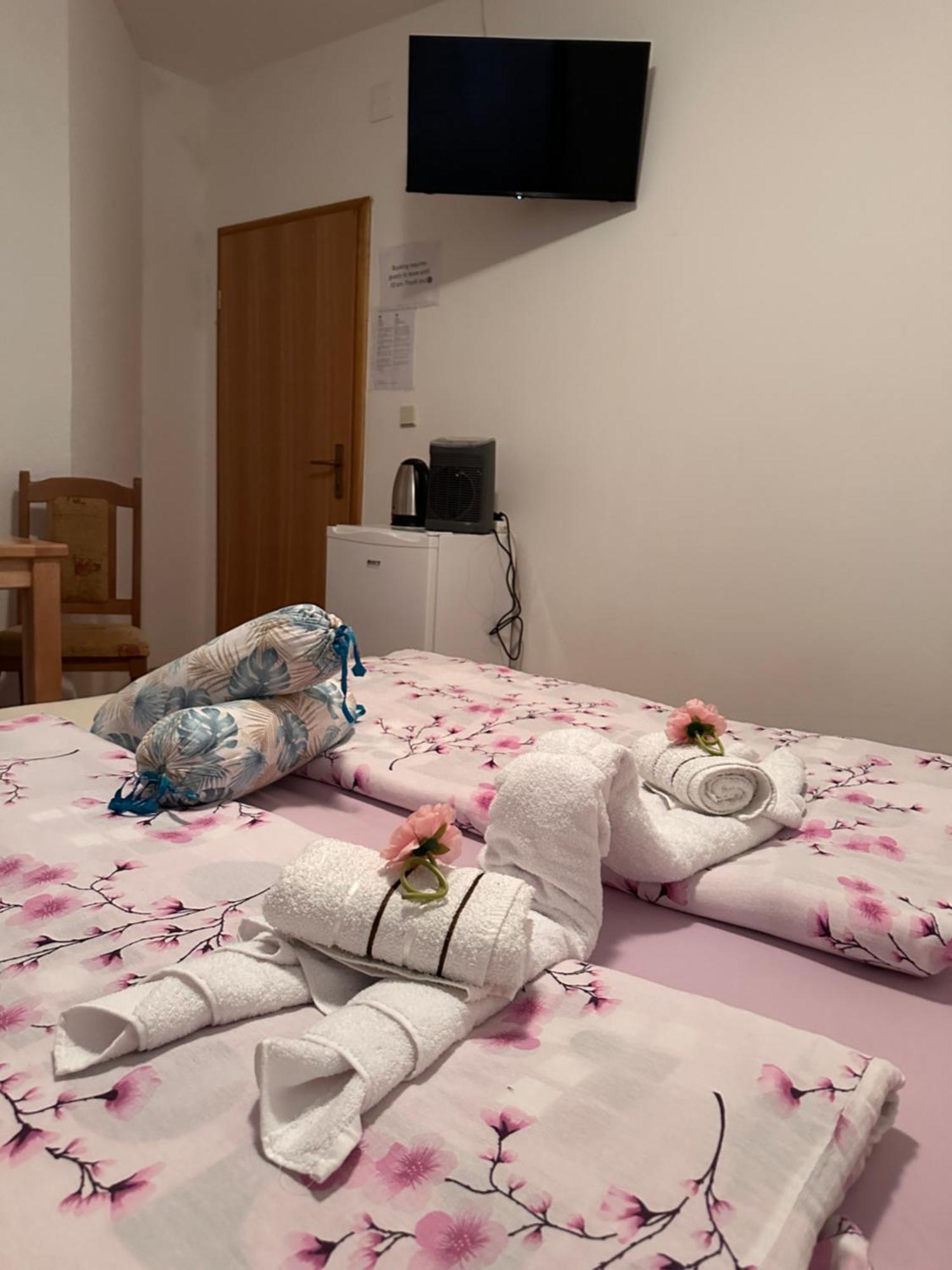 פוליאנאק Guest House Stefanija מראה חיצוני תמונה