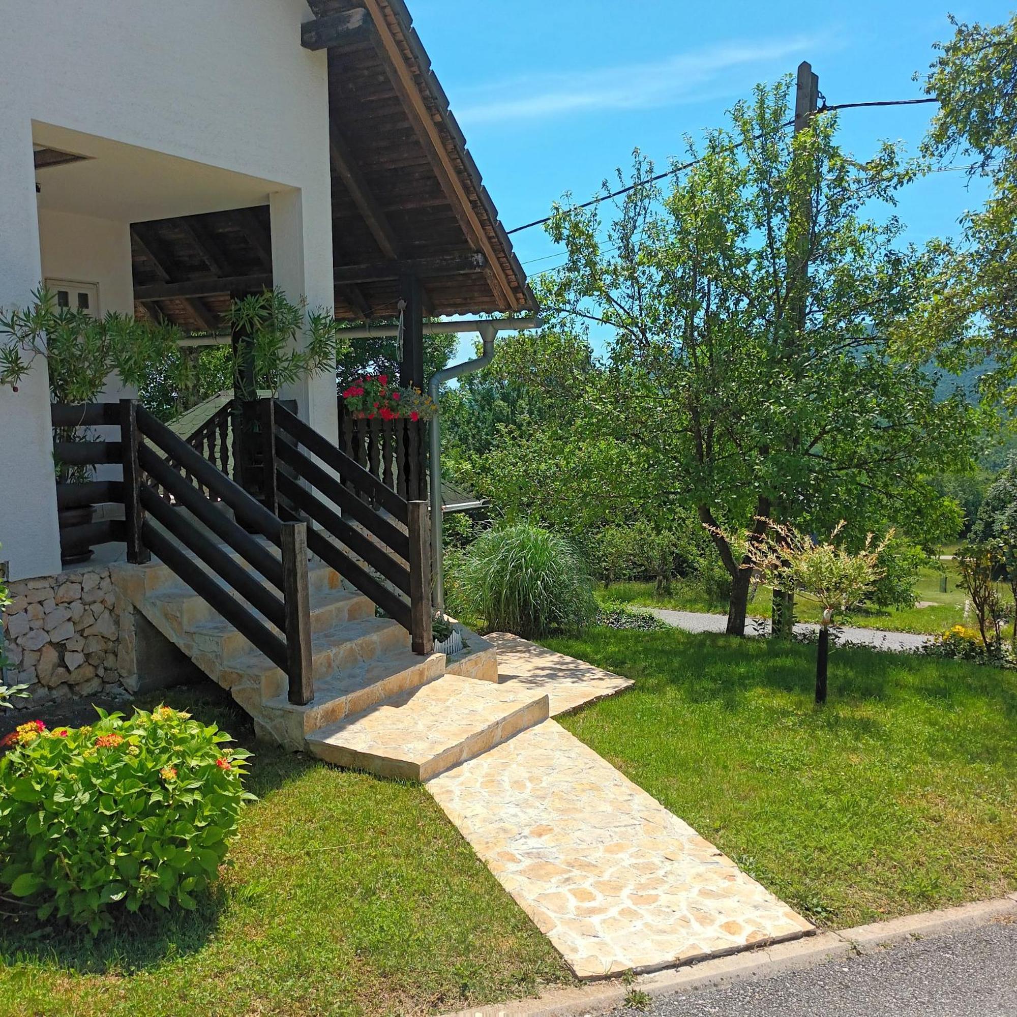 פוליאנאק Guest House Stefanija מראה חיצוני תמונה