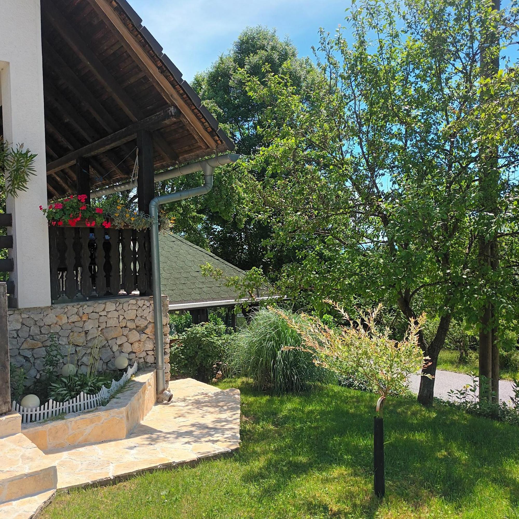 פוליאנאק Guest House Stefanija מראה חיצוני תמונה