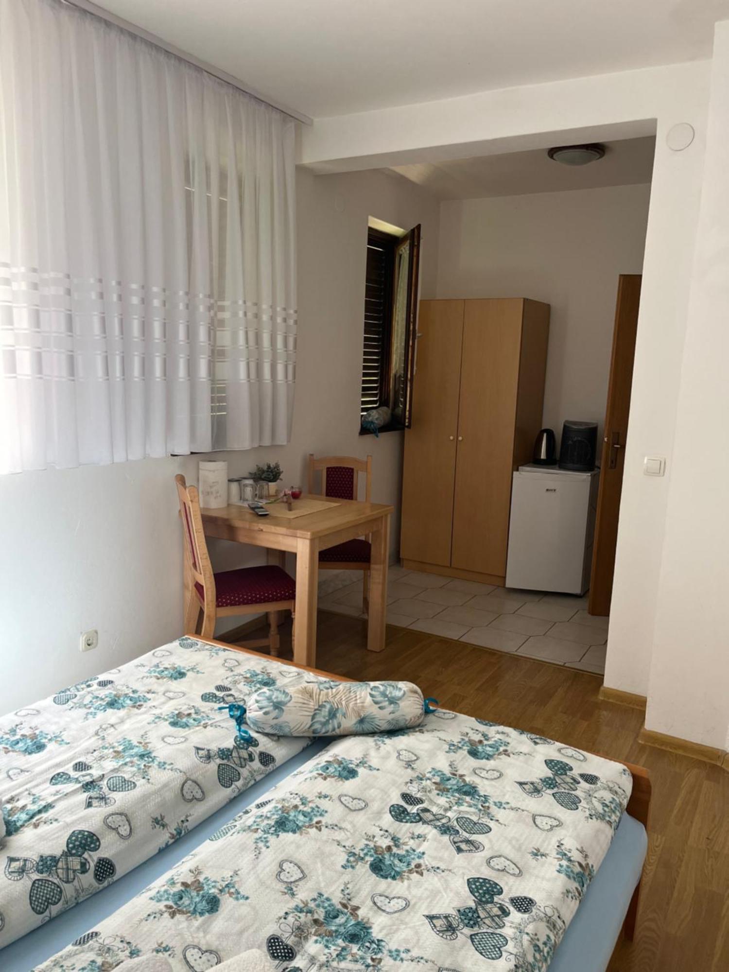 פוליאנאק Guest House Stefanija מראה חיצוני תמונה